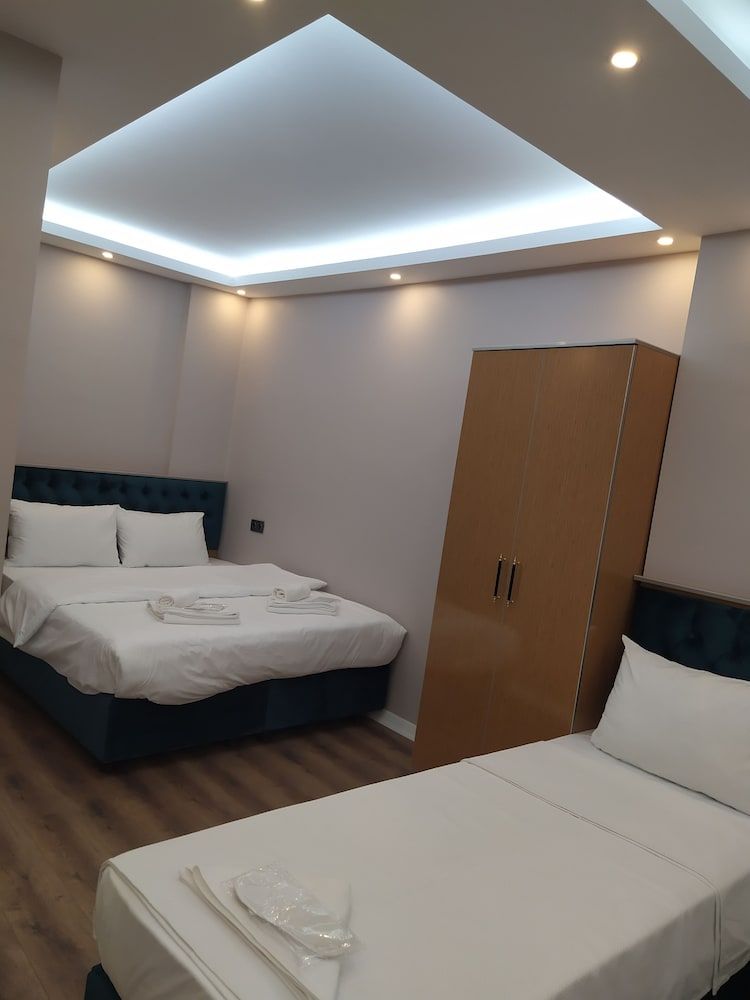 undefined Bonami Hotel 6