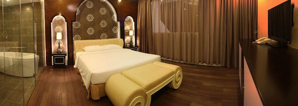 HANZ Friday Royal Hotel Deluxe Double Room, City View 17