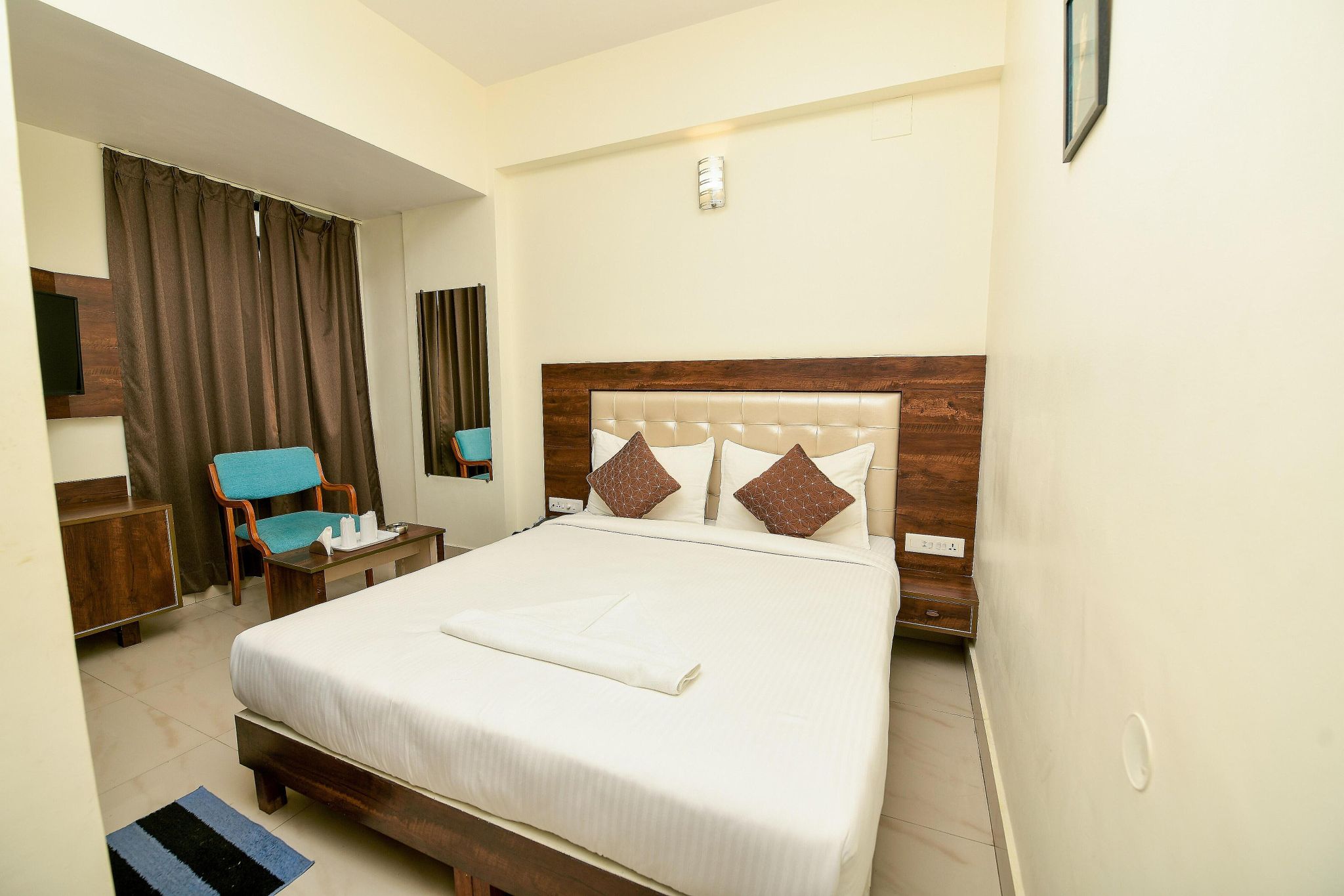 ADVAITHA RESIDENCY (Unmarried couple not allowed) Standard Double Room 2