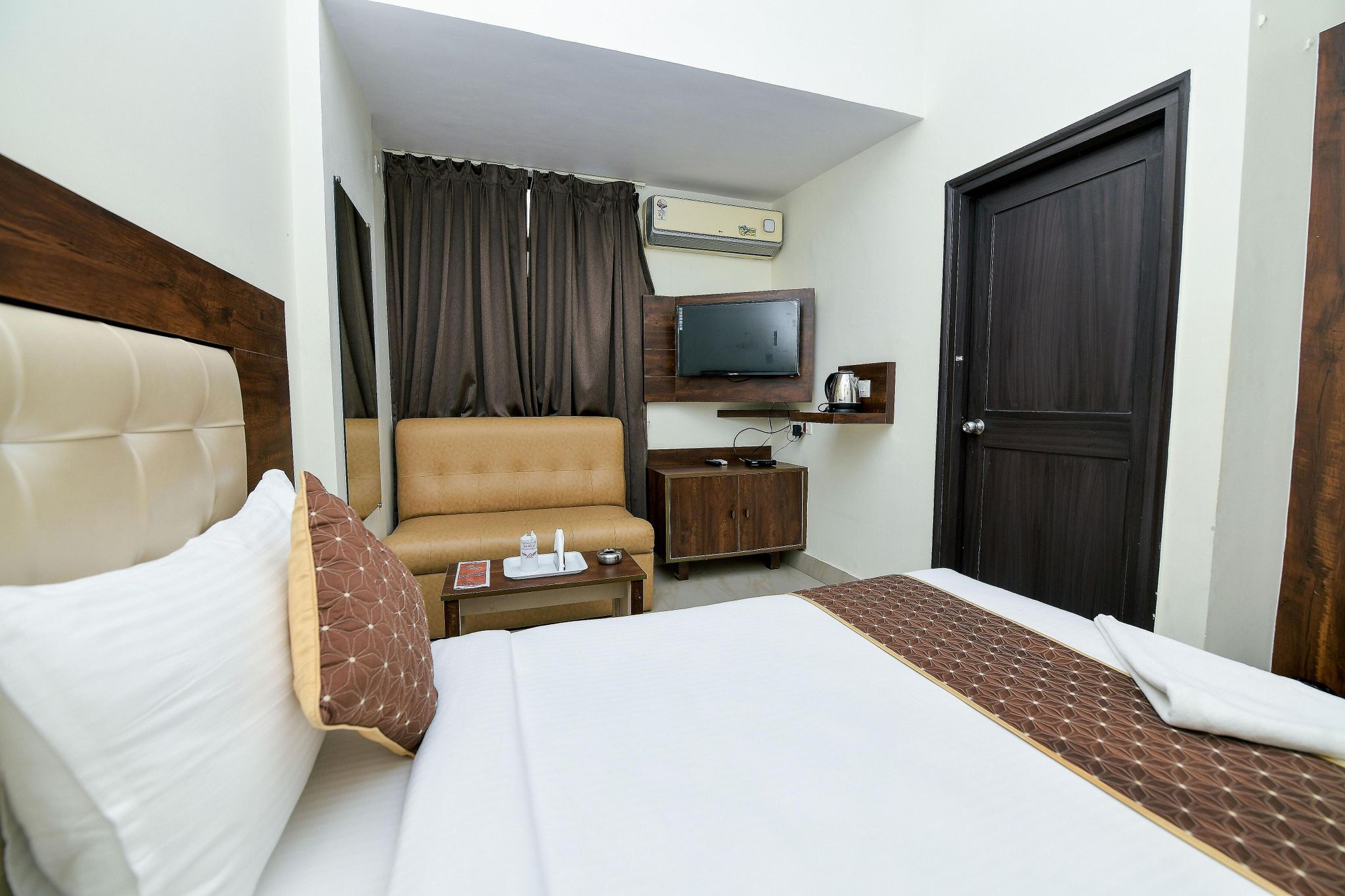 ADVAITHA RESIDENCY Deluxe Room Non A/C 3