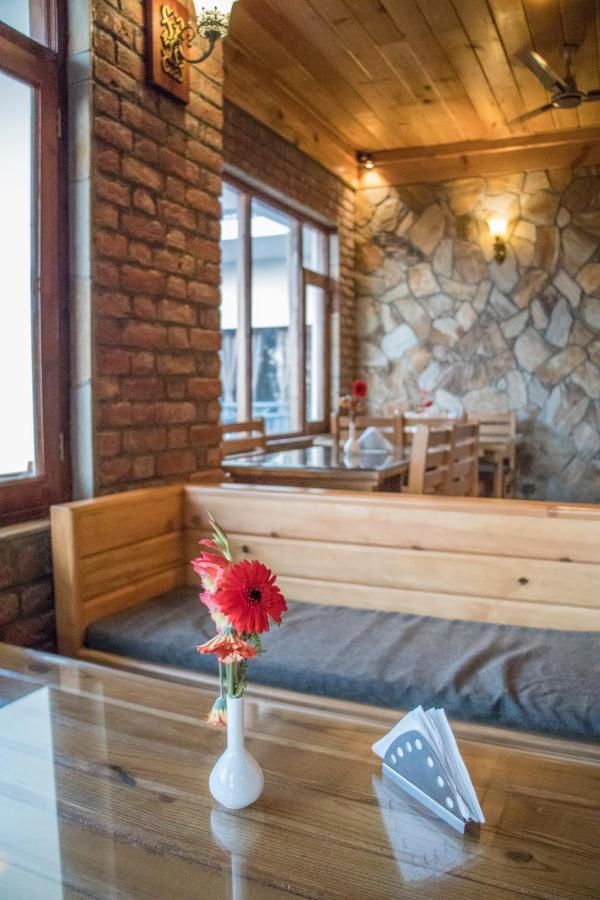 Food & Dining