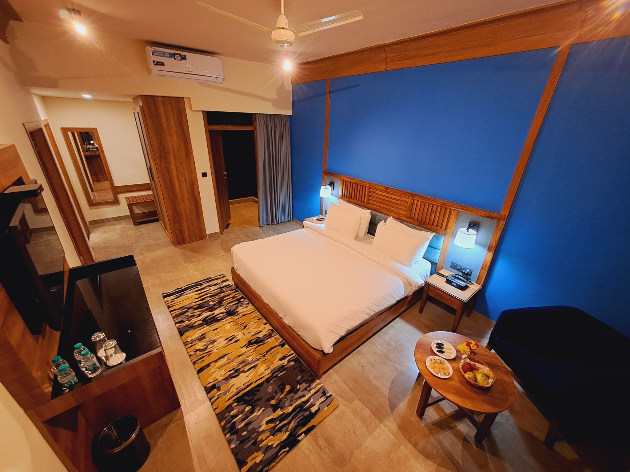 Suite with Private Sit-Out