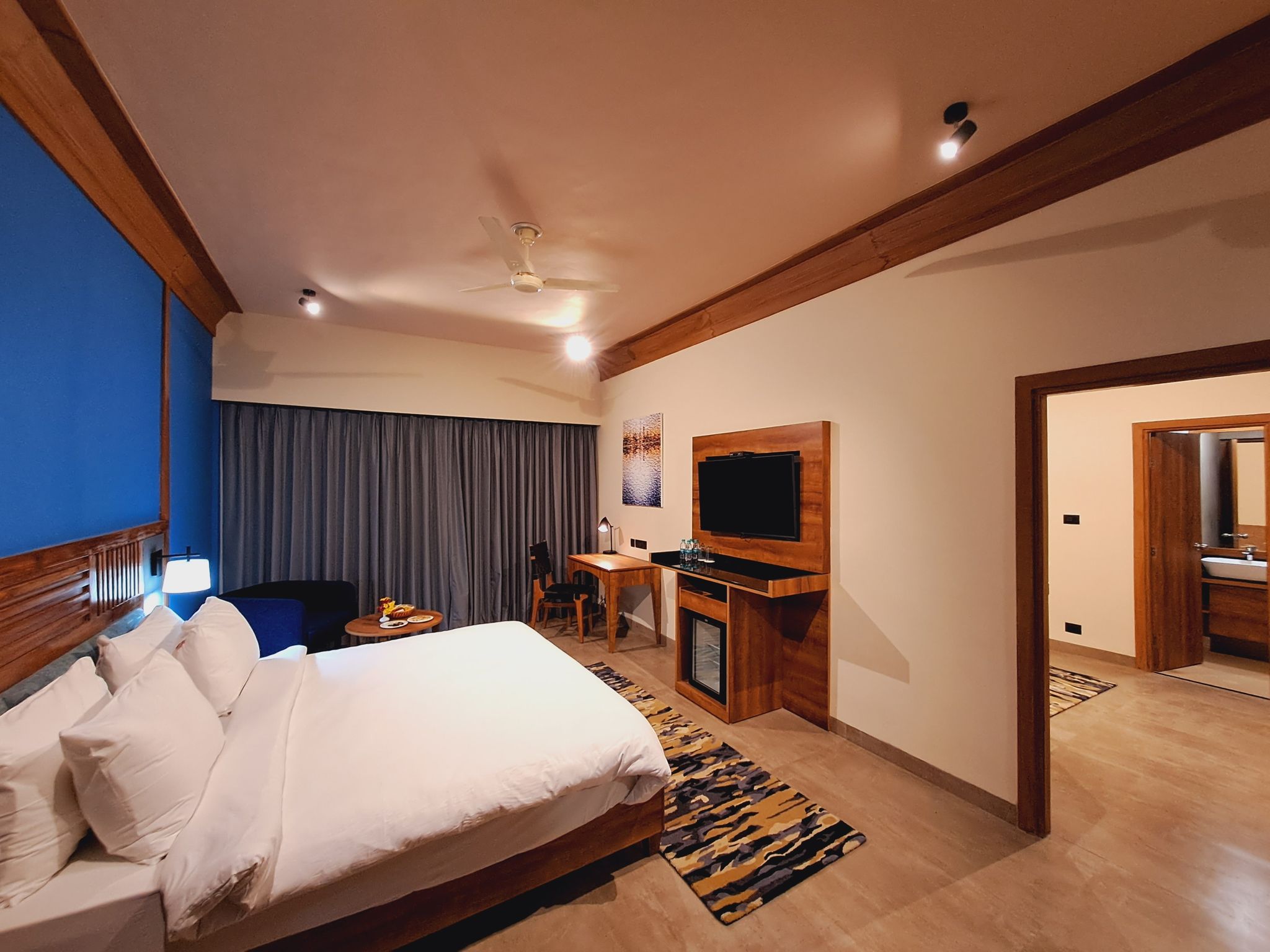 Suite with Private Sit-Out