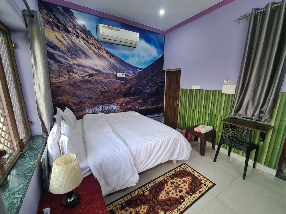 Anukampa paying guest house Standard Double or Twin Room, Balcony, Garden View 8