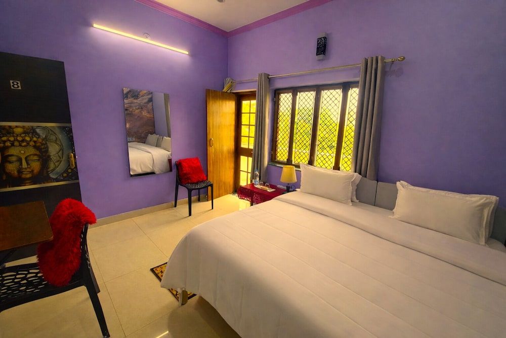 Anukampa paying guest house Standard Double or Twin Room, Balcony, Garden View 11