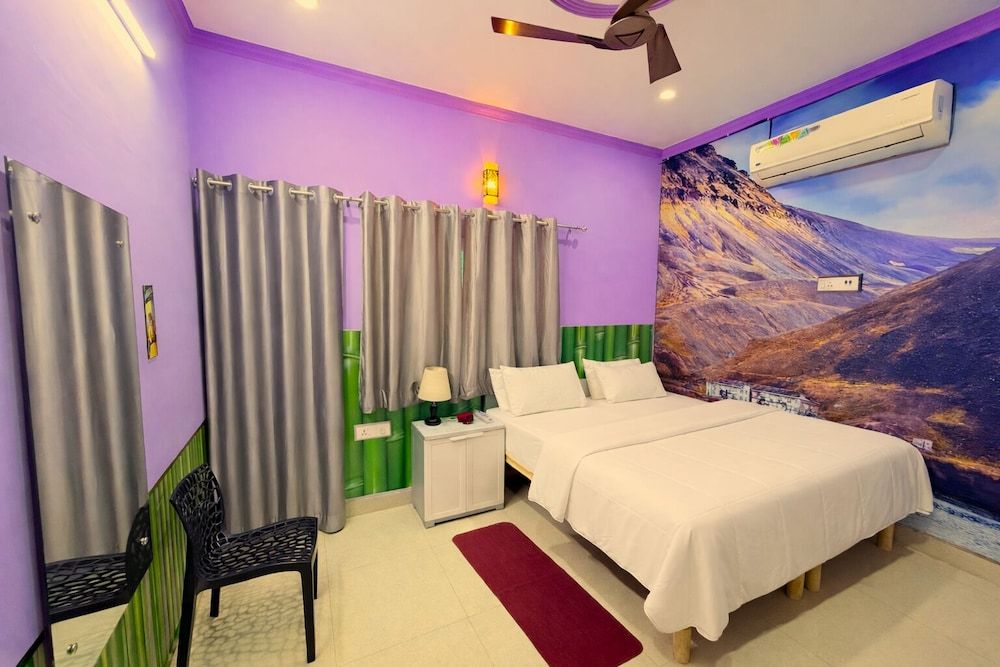 Anukampa paying guest house Standard Double or Twin Room, Balcony, Garden View 4