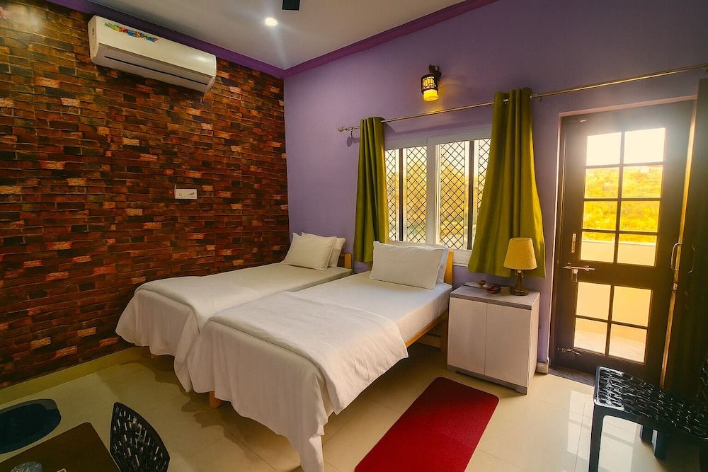 Anukampa paying guest house Standard Double or Twin Room, Balcony, Garden View 3