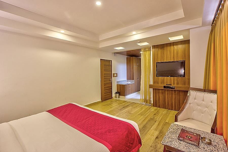 Grandeur room With Hot and Cold AC (NO BALCONY orchard view)