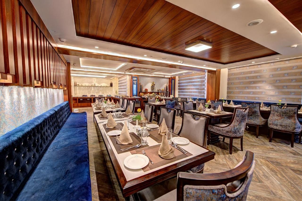 Food & Dining