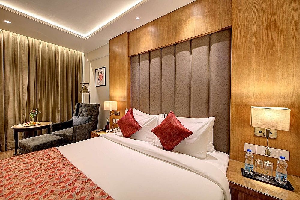 Best Western Plus Revanta Superior Room, 1 King Bed, Non Smoking, Valley View 2