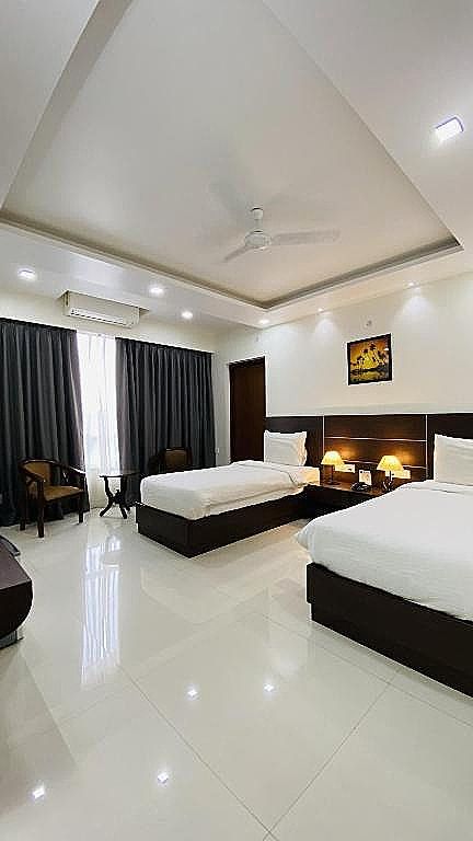 BSG Absolute Porvorim Regency Executive Room with Twin Beds and Balcony 4