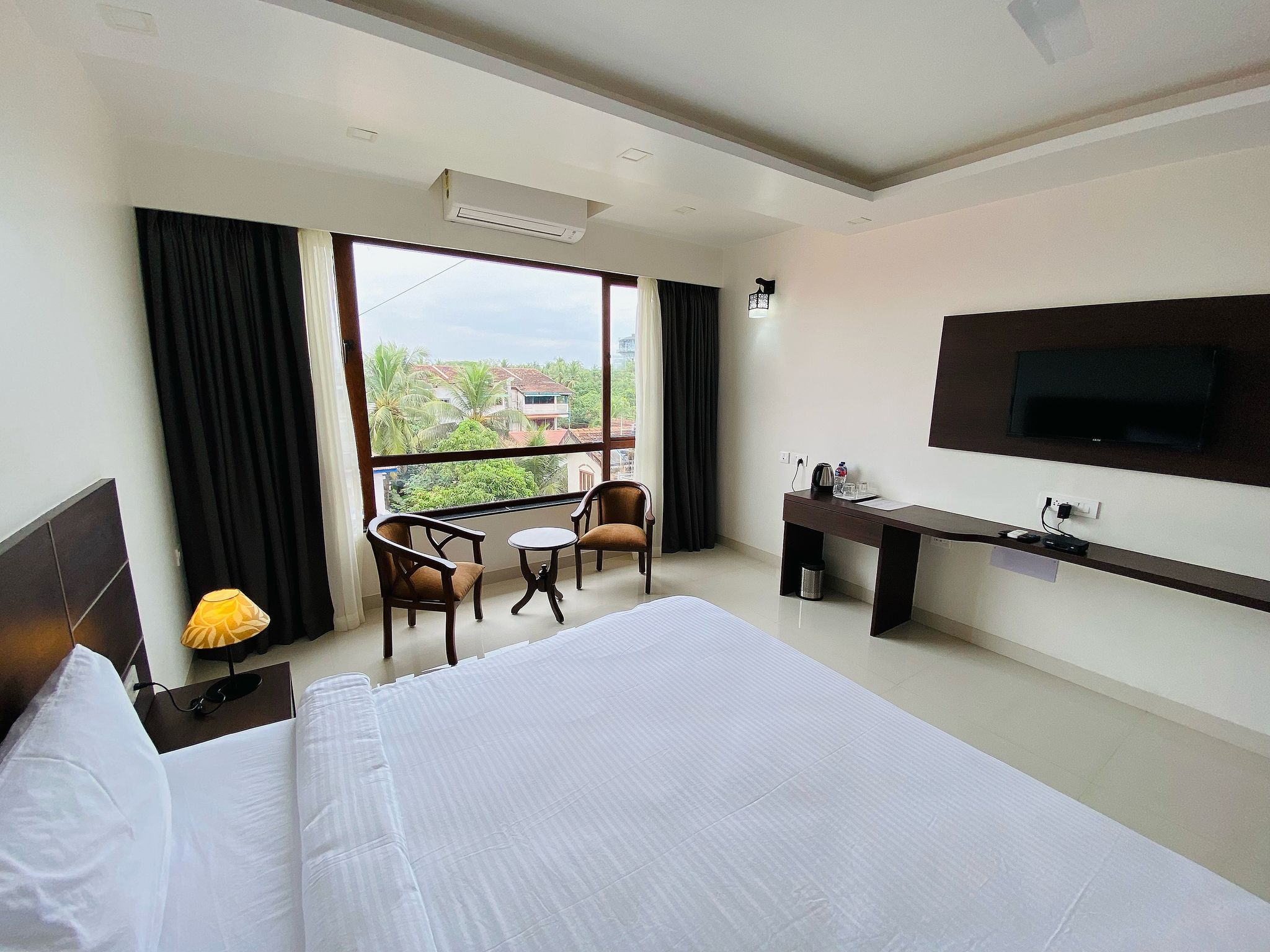 BSG Absolute Porvorim Regency Executive Room with Twin Beds and Balcony 5
