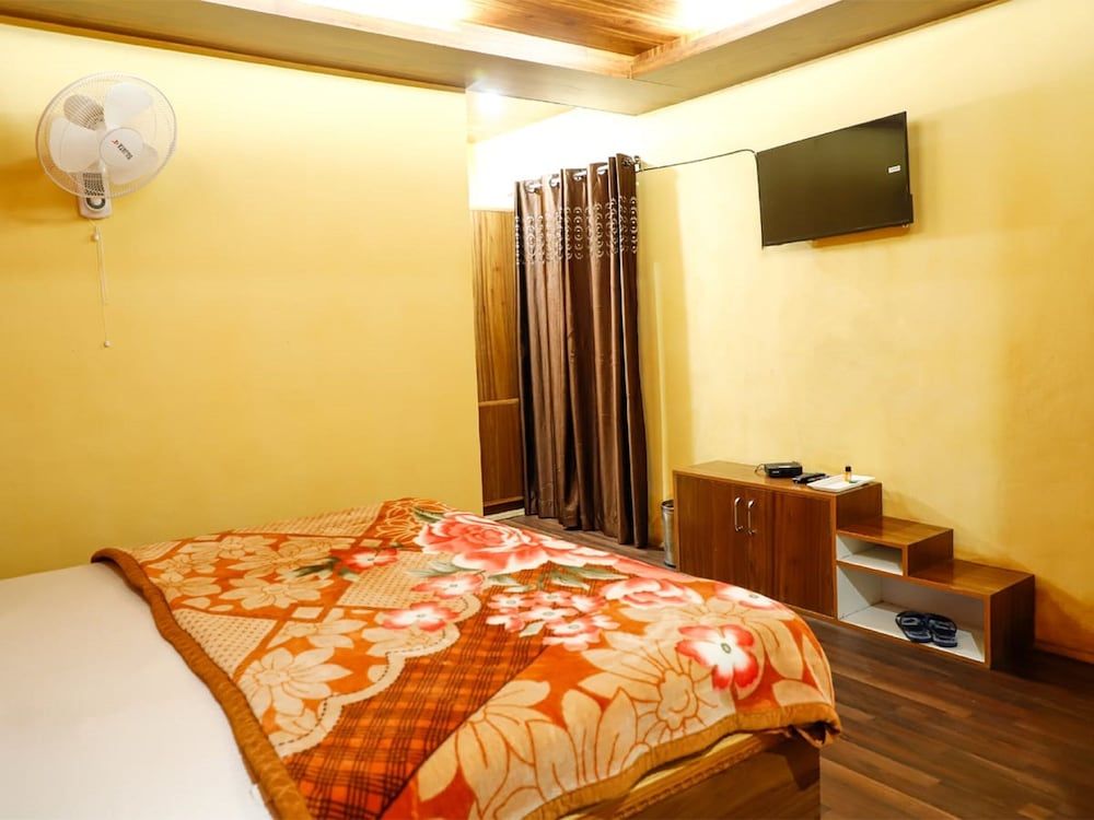 Chanshal Camps & Resort - Riverside Pool and Bar Deluxe Room 9