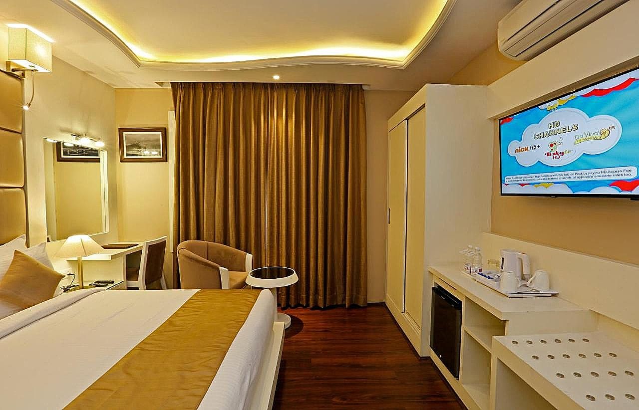 Clarks Inn, Srinagar Deluxe Room 9