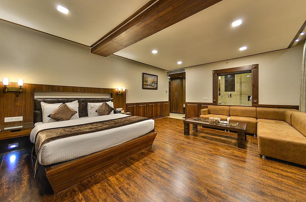 Clarks Inn, Srinagar Deluxe Room 4