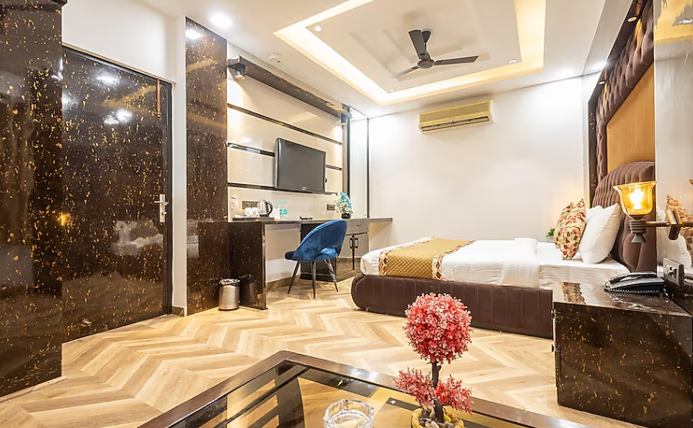 Hotel Cosmo Superior King Suite Room 4