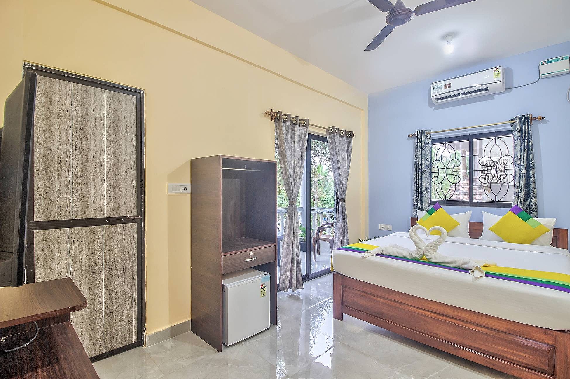 Crystal Bay Baga Triple Room with Balcony 10