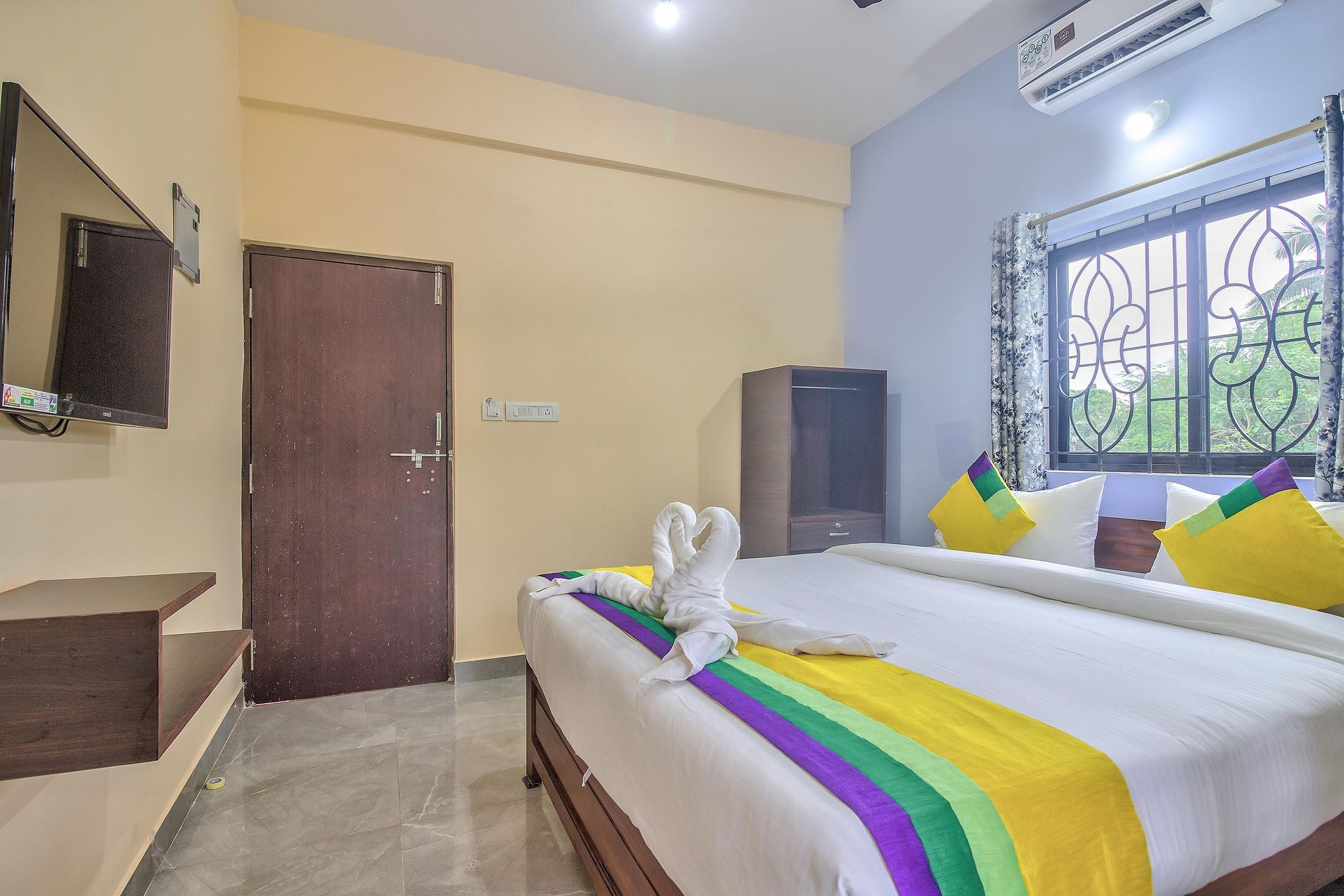 Crystal Bay Baga Triple Room with Balcony 6