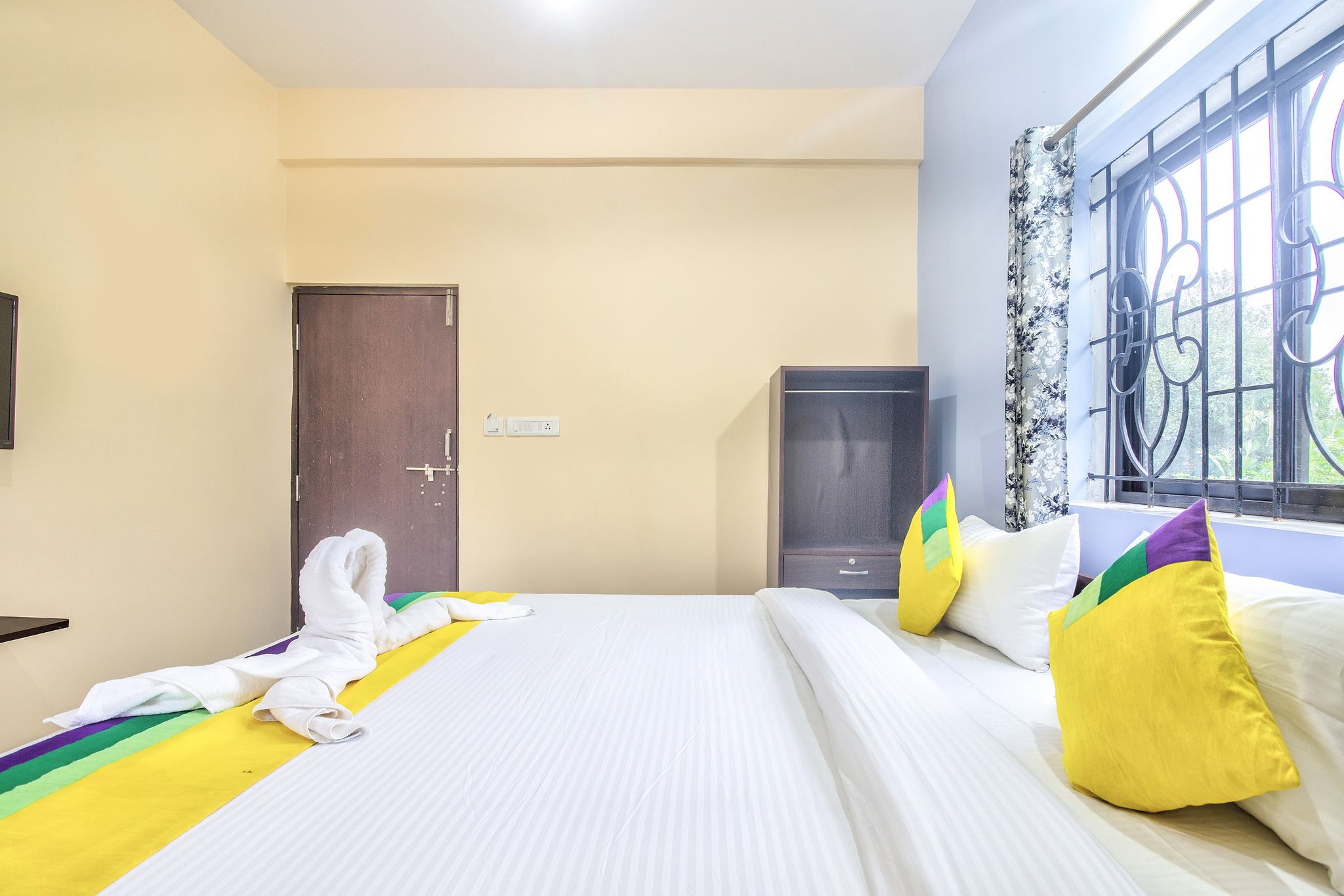 Crystal Bay Baga Triple Room with Balcony 5