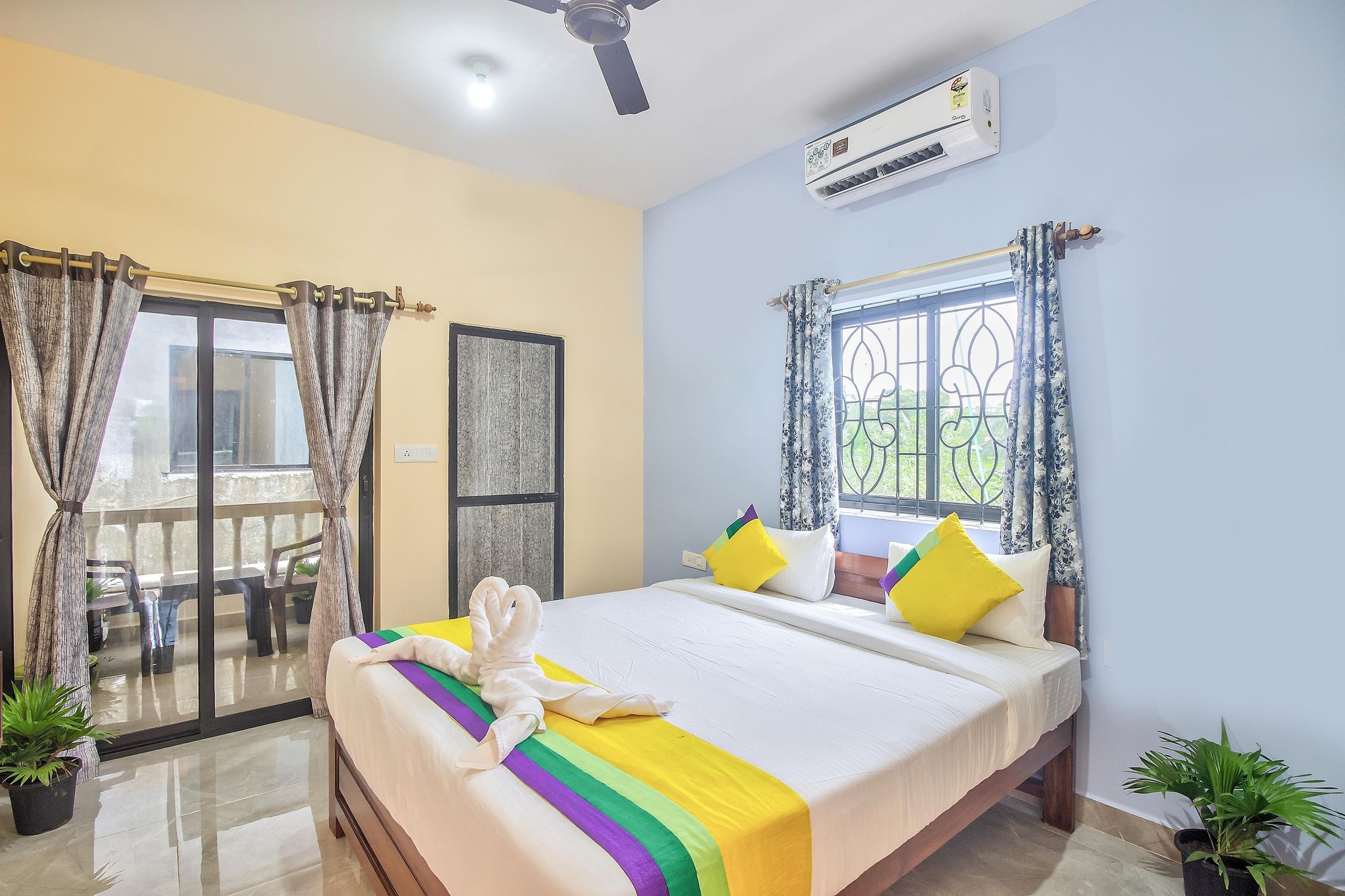 Crystal Bay Baga Triple Room with Balcony 4