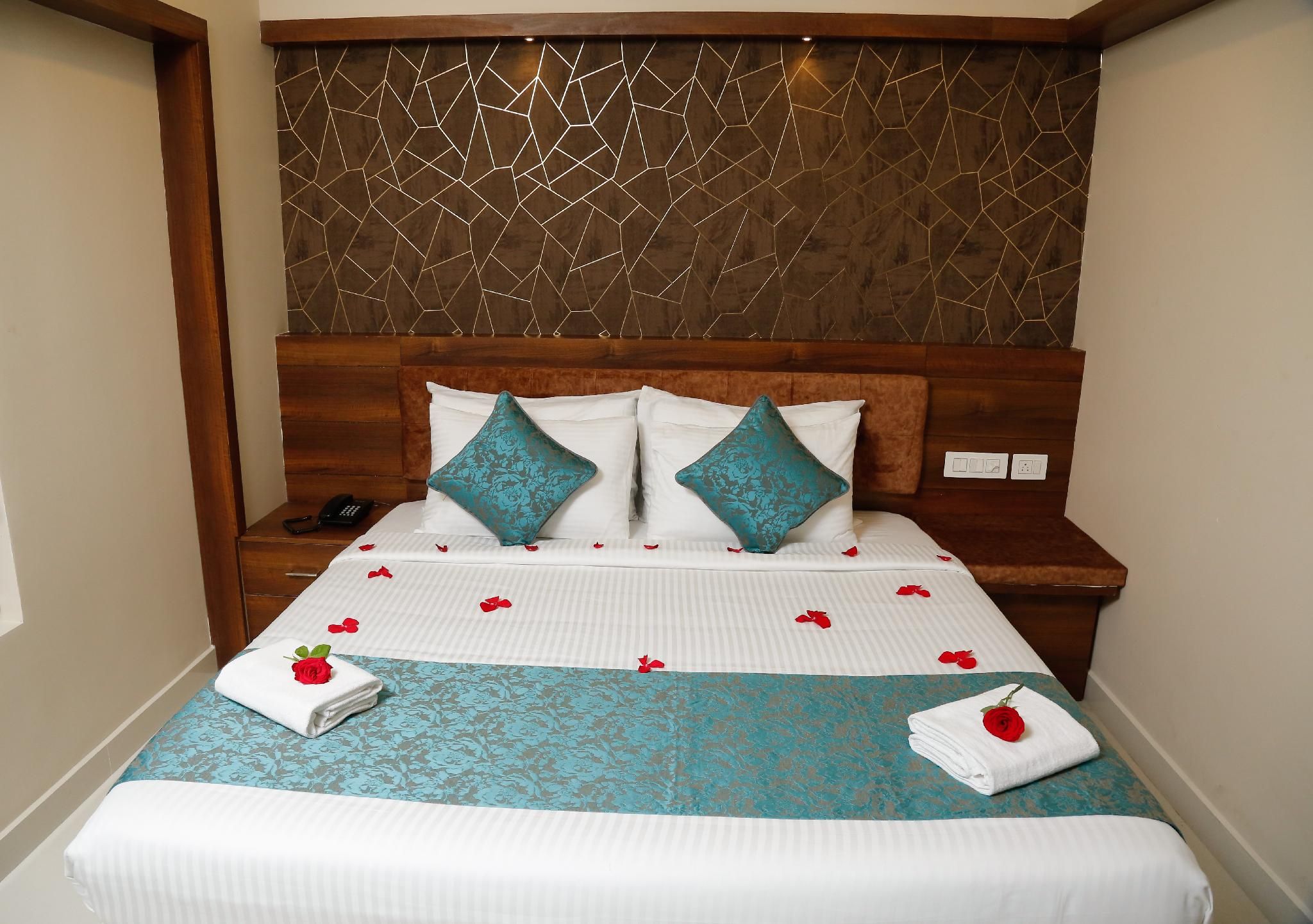 Crystals Cove Style King 5