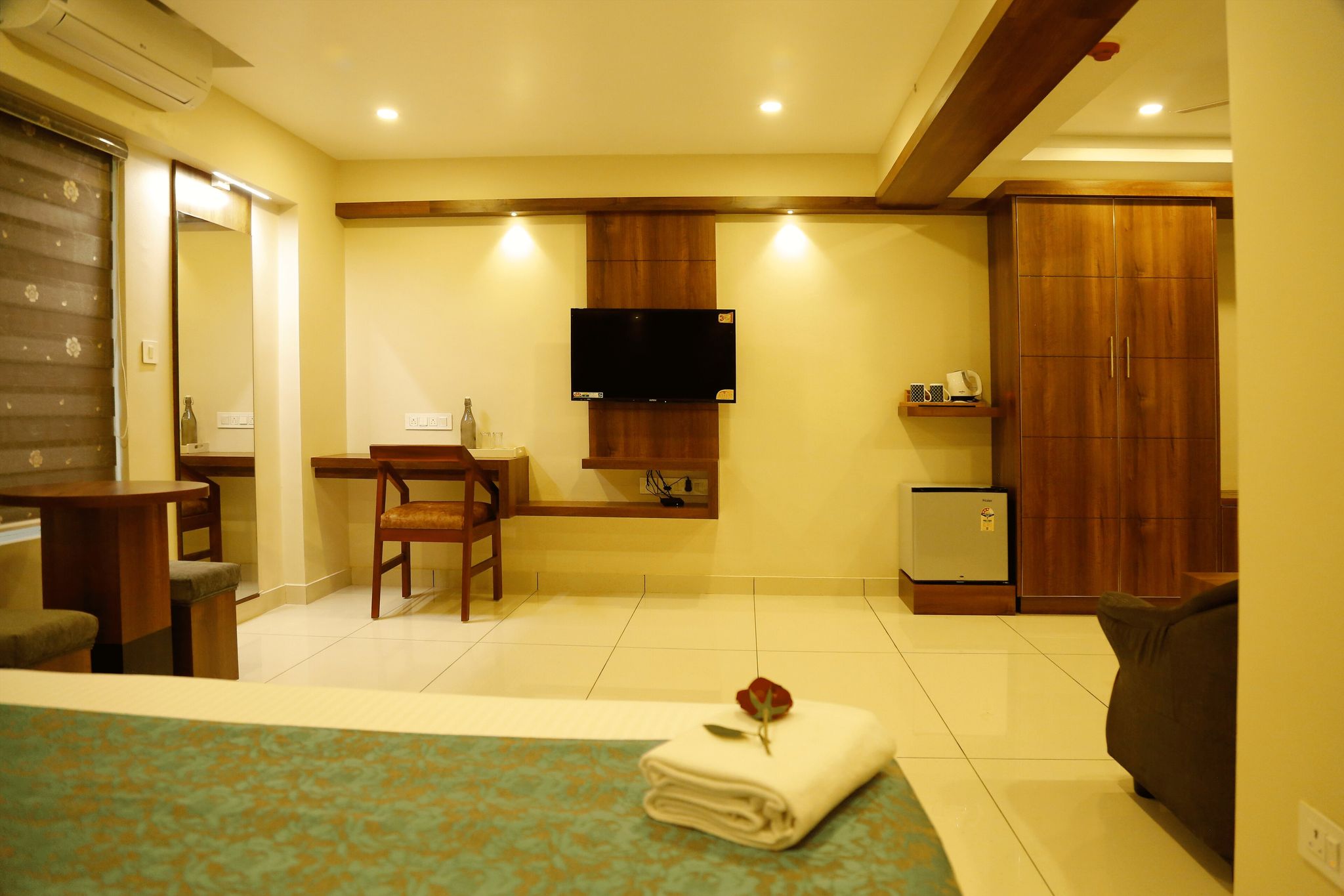 Crystals Cove Style King 9