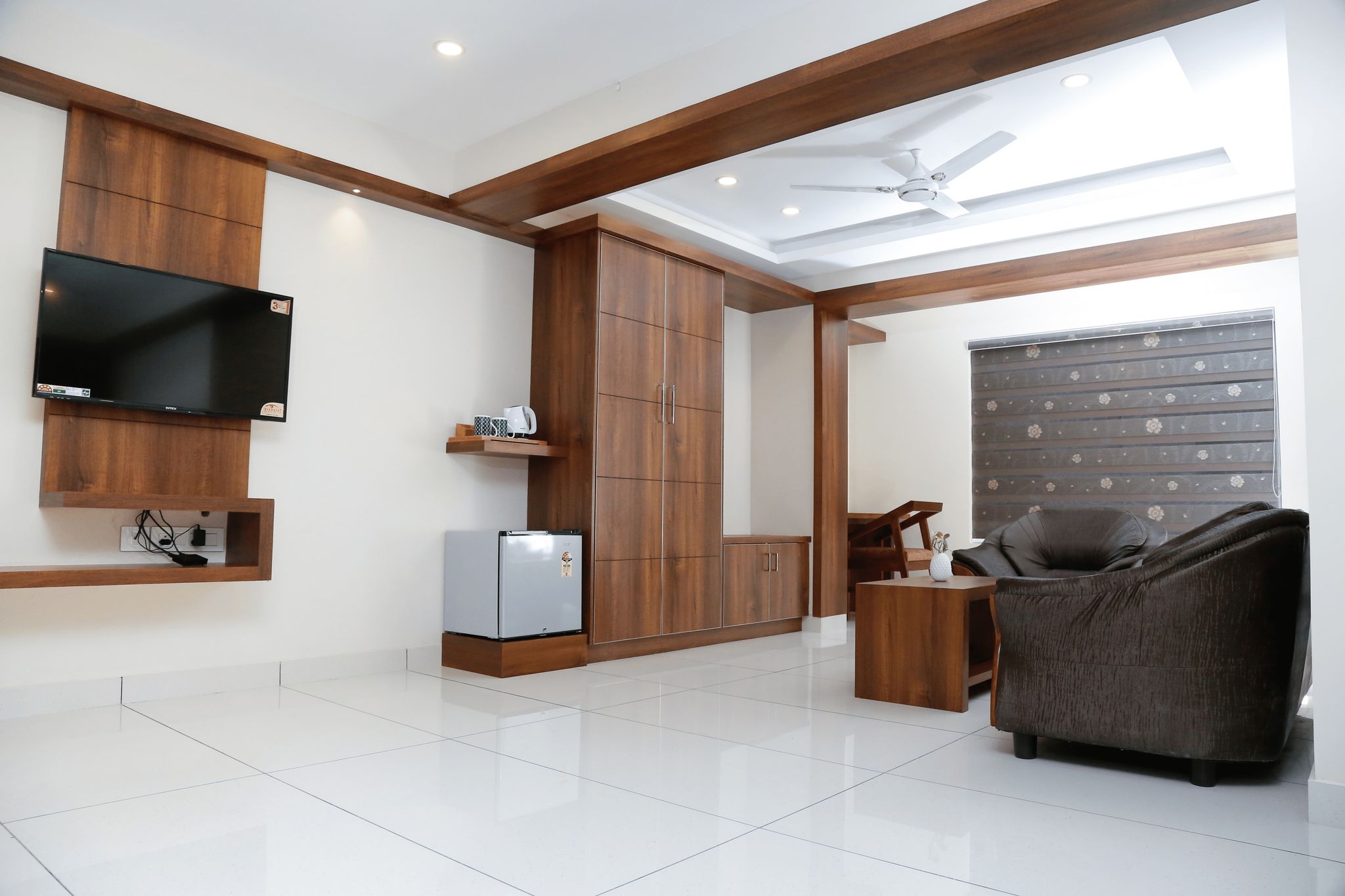 Crystals Cove Style King 8