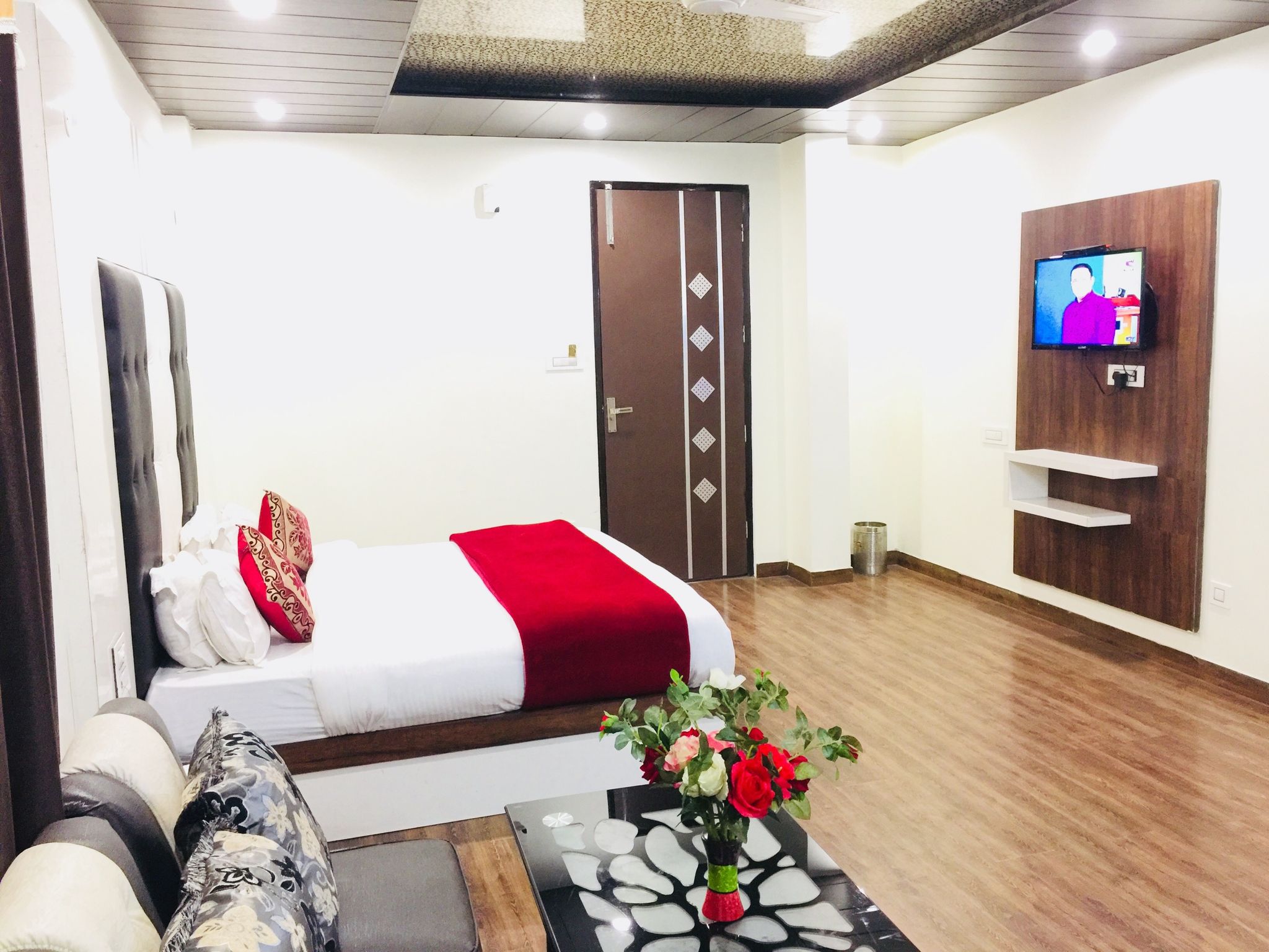 Hotel Dalhousie Grand Deluxe Room 5