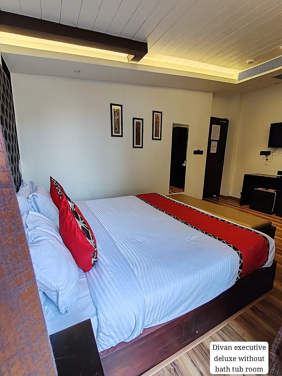 DiVaN Clarks Inn, Goa Divan Executive Deluxe without Bathtub 2