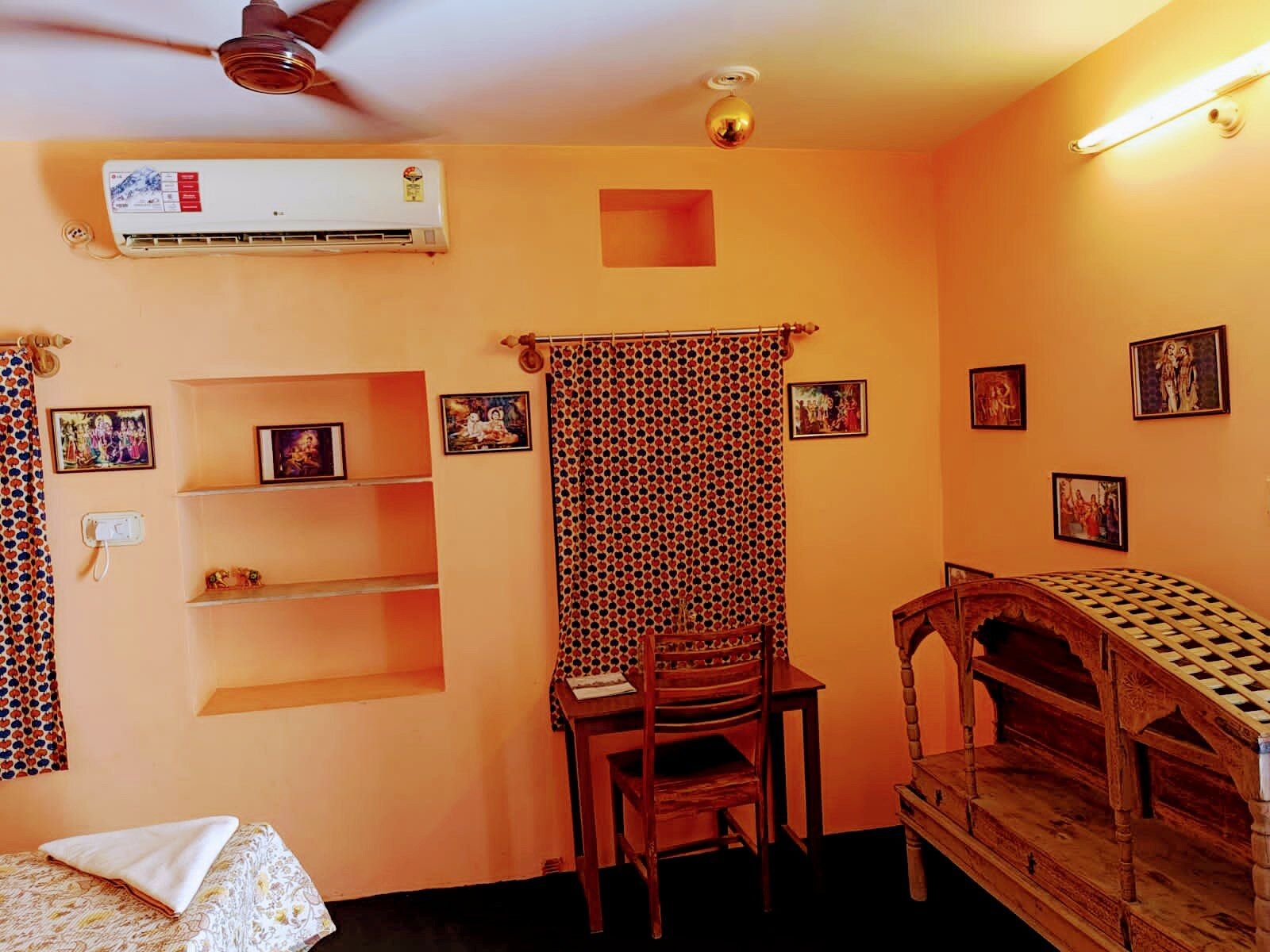 Durag Niwas Guesthouse Double or Twin Room 4