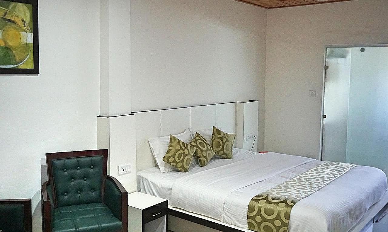 Ess & Bee Resorts Deluxe Room 4