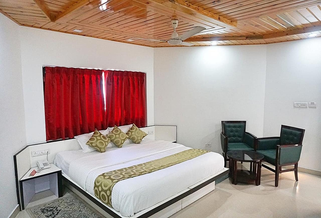 Ess & Bee Resorts Deluxe Room
