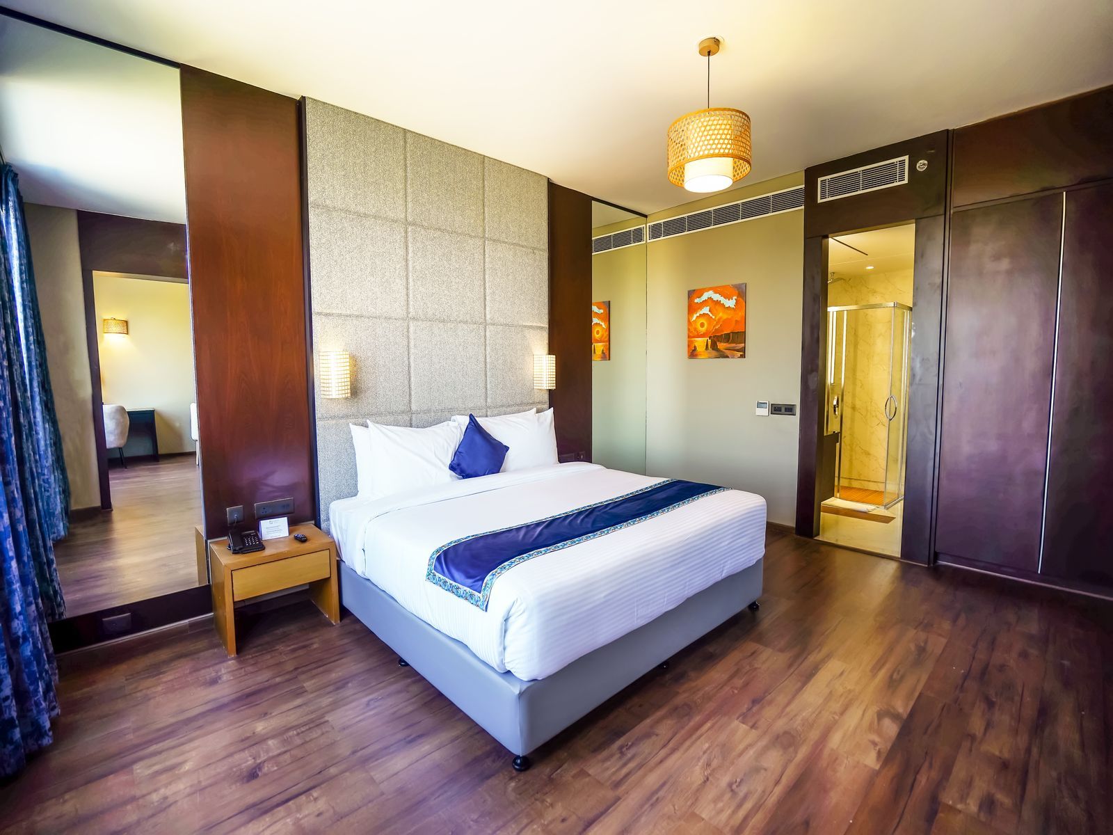 Essentia Luxury Hotel PREMIUM KING- with a bucket of brewed beverage