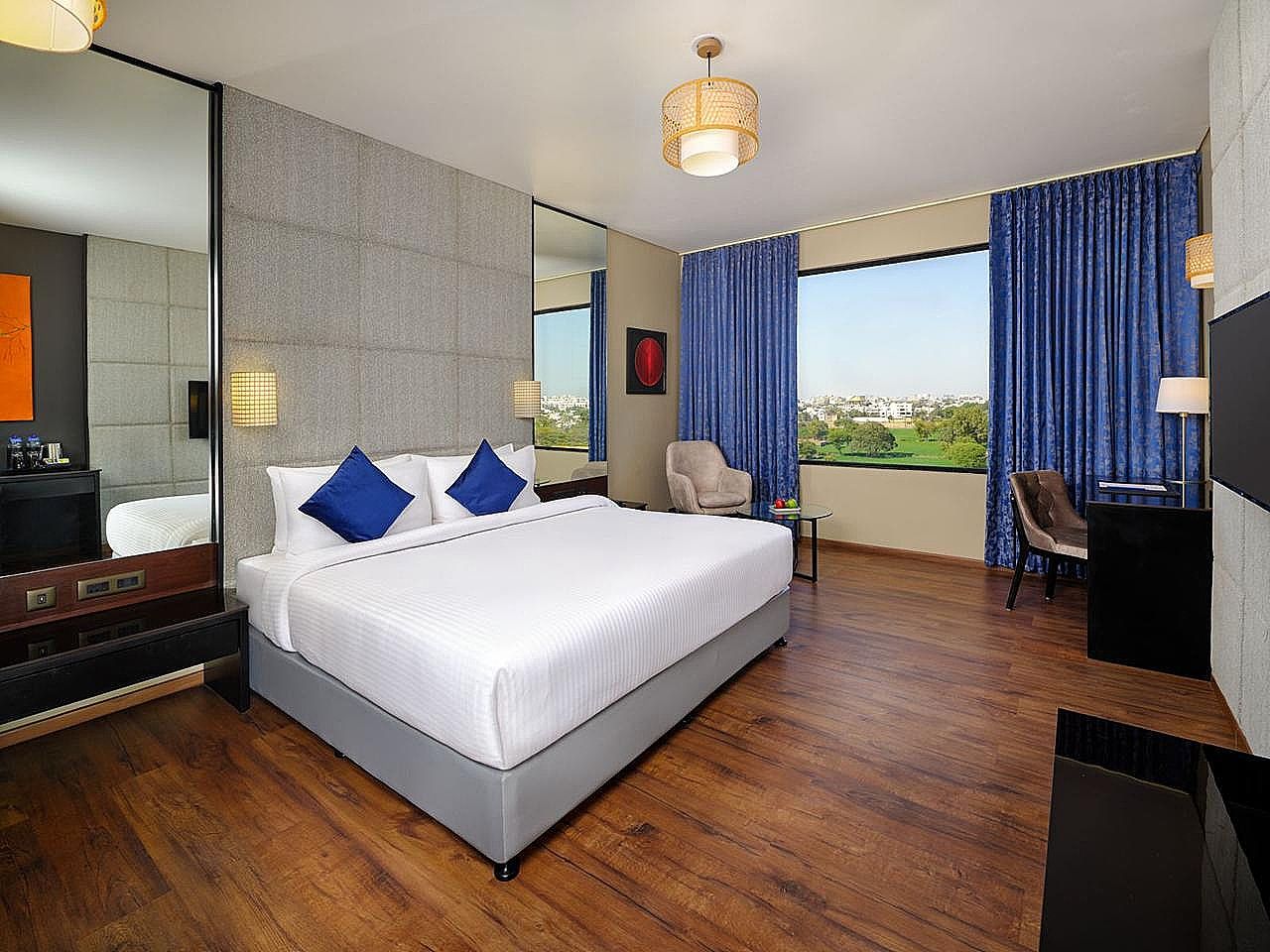 Essentia Luxury Hotel DELUXE KING 4