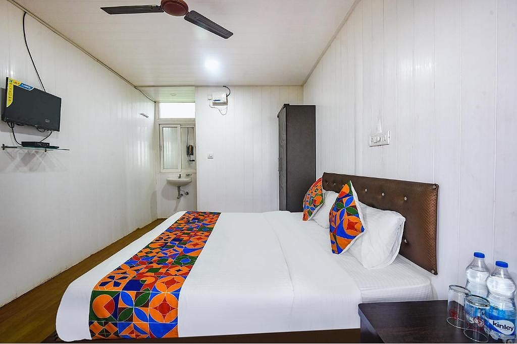 Via Vincy Palace Deluxe Room 3