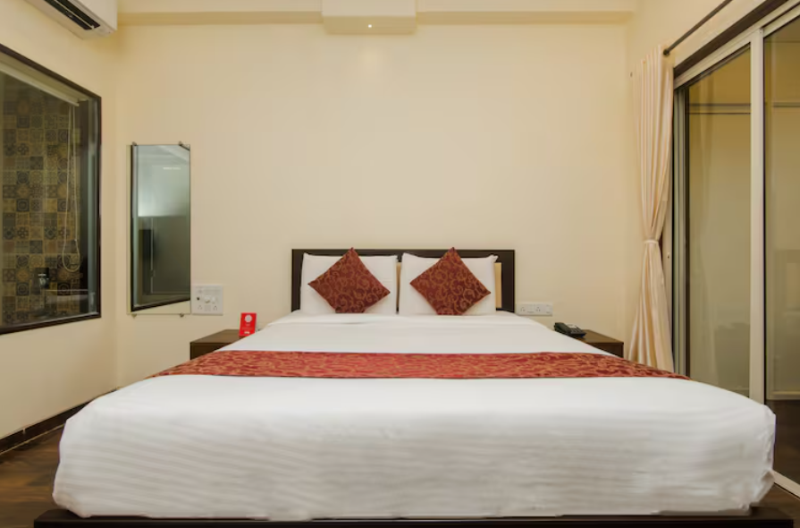 Divine Residency Deluxe Room 4