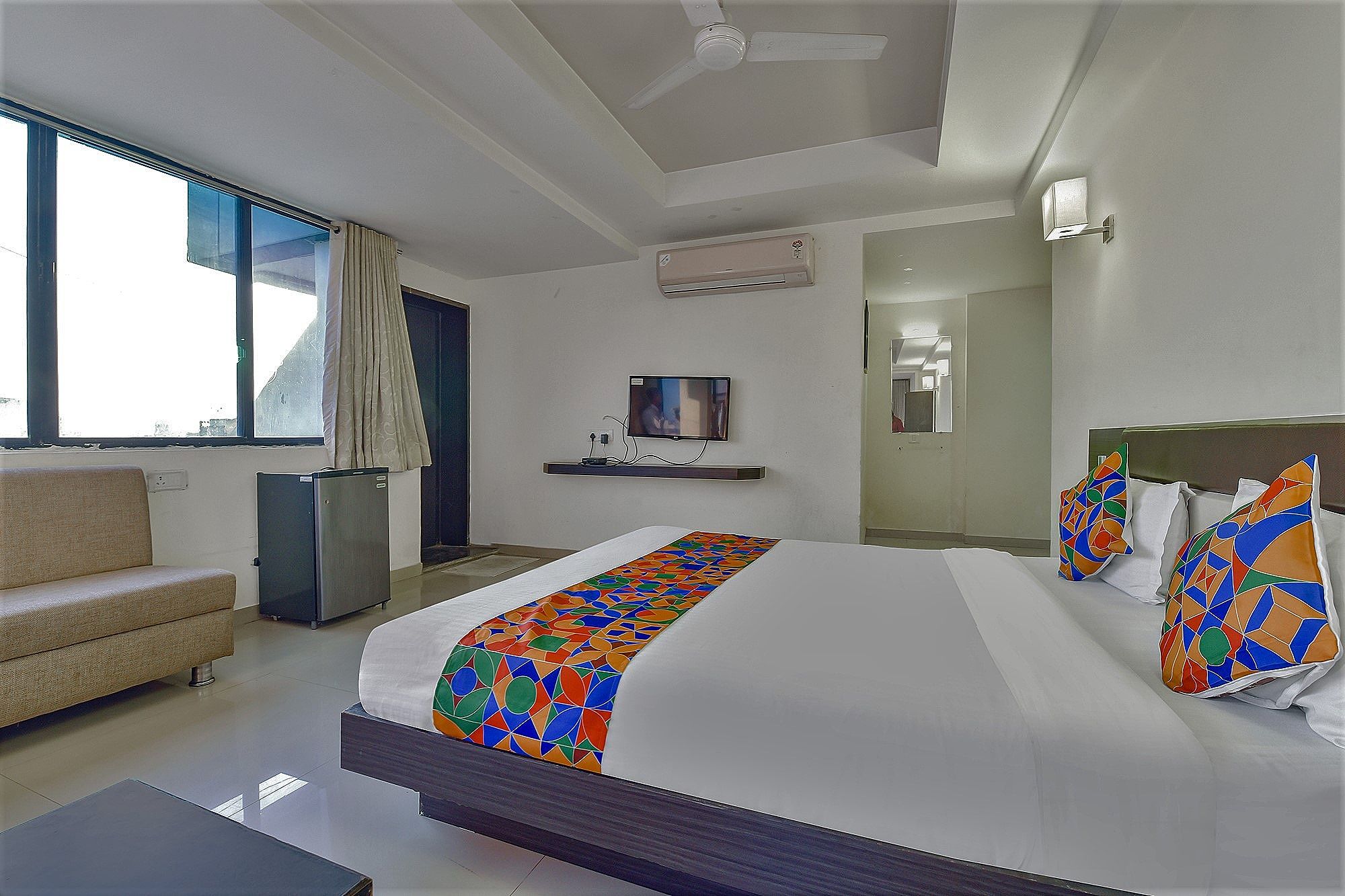  FabHotel Skyland Deluxe Room 6