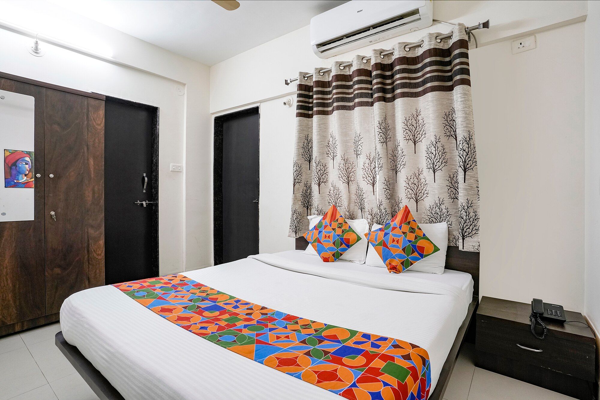 FabHotel Vardhan House II Deluxe Room 3