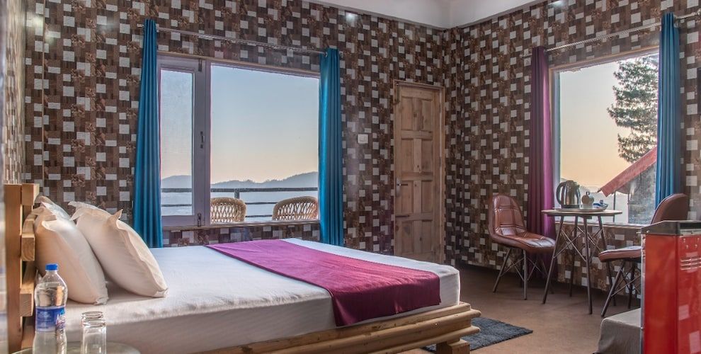 Deluxe Room with Mountain View