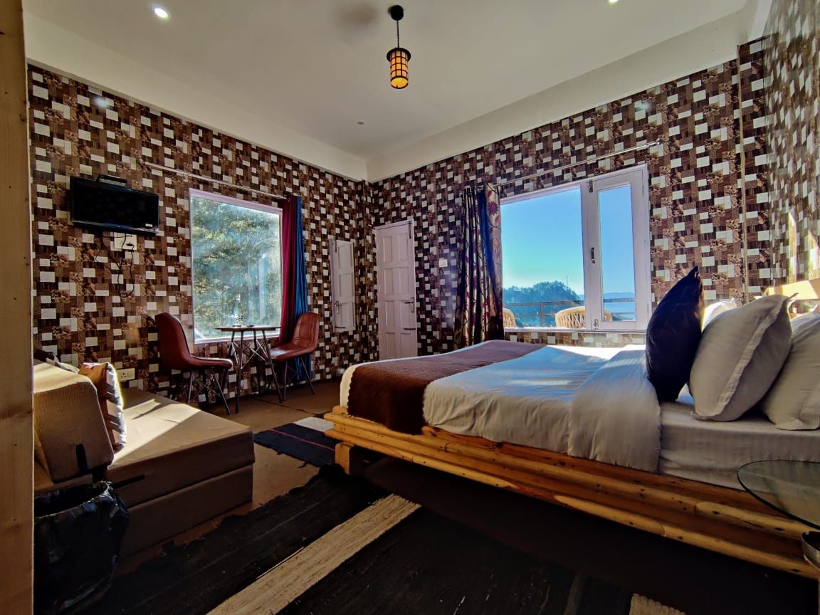 Deluxe Room with Mountain View