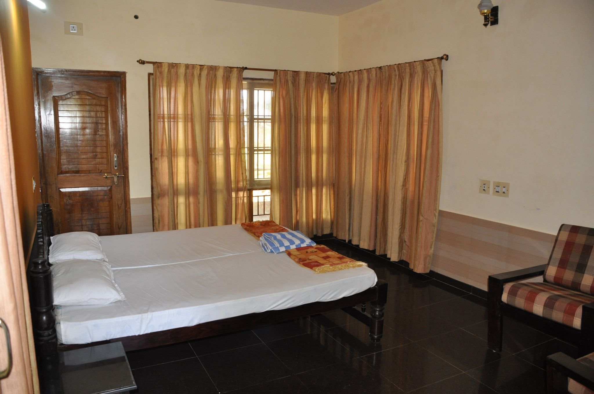 Gokarna International Kudle Beach Deluxe Room Non AC 4