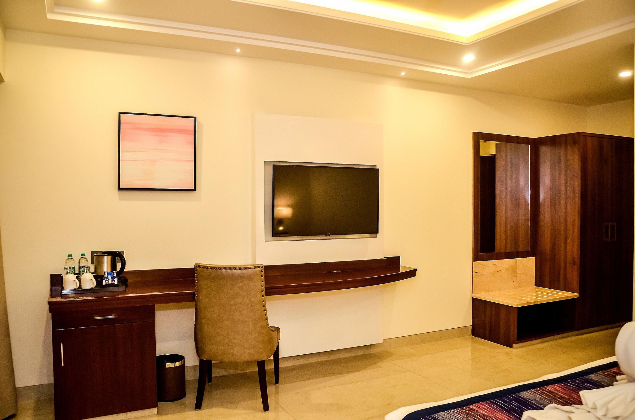 MJ Aero Suites Premium With Balcony Room 4