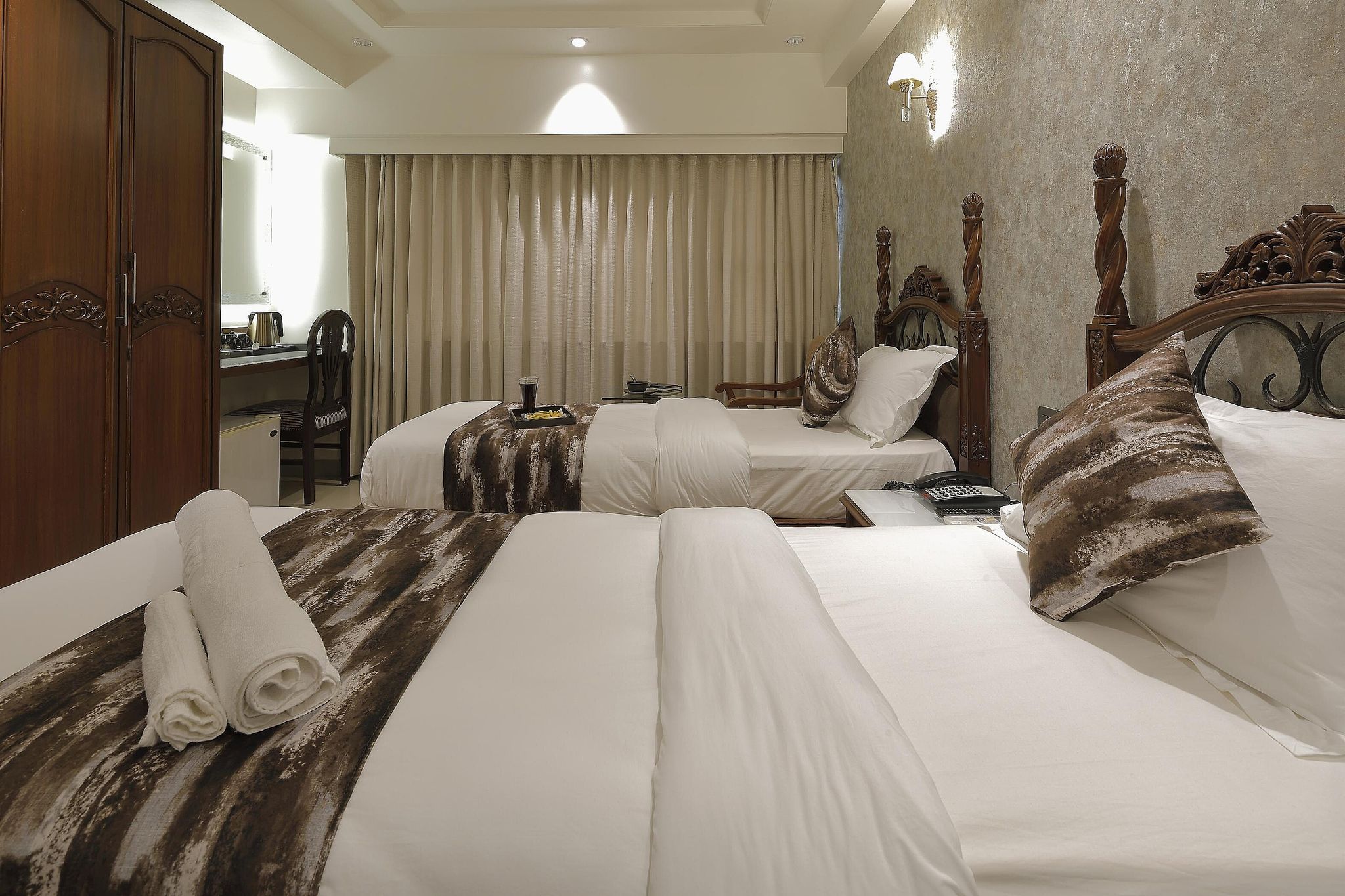 Hotel Ariana Residency Gold Room 9