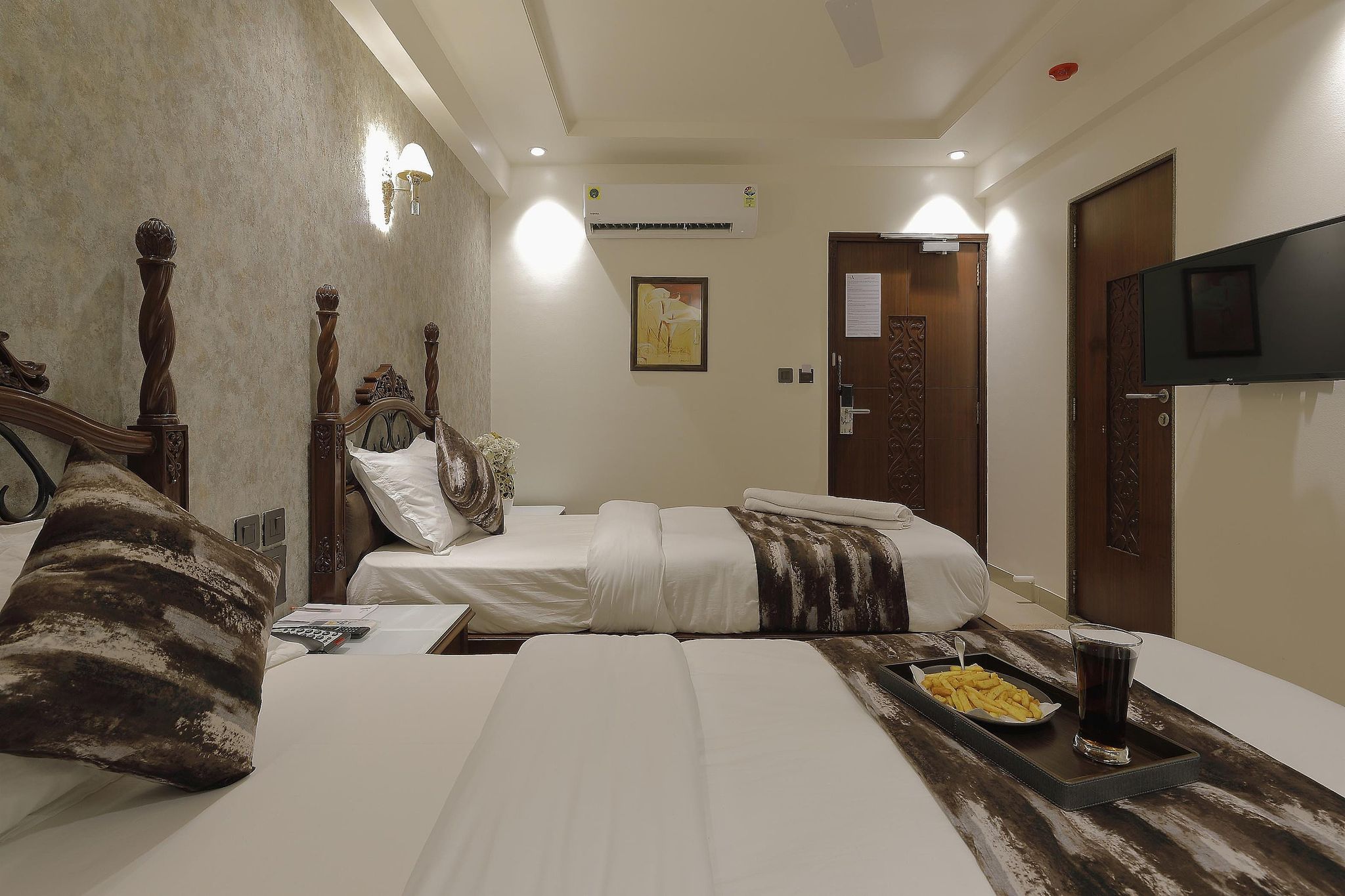 Hotel Ariana Residency Gold Room 6