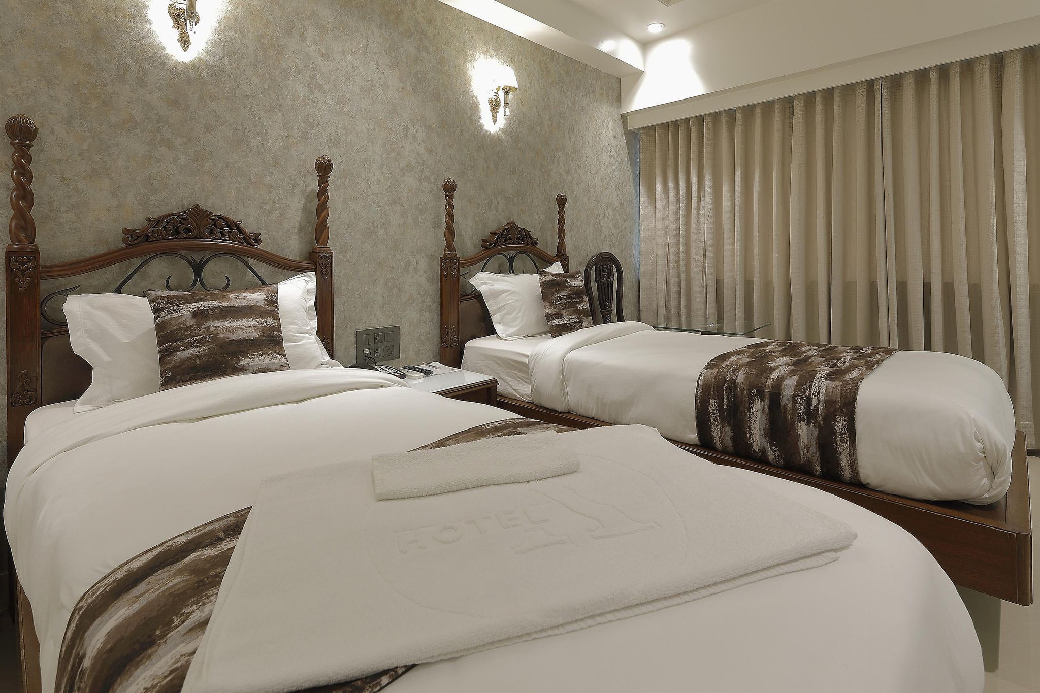 Hotel Ariana Residency Gold Room 7