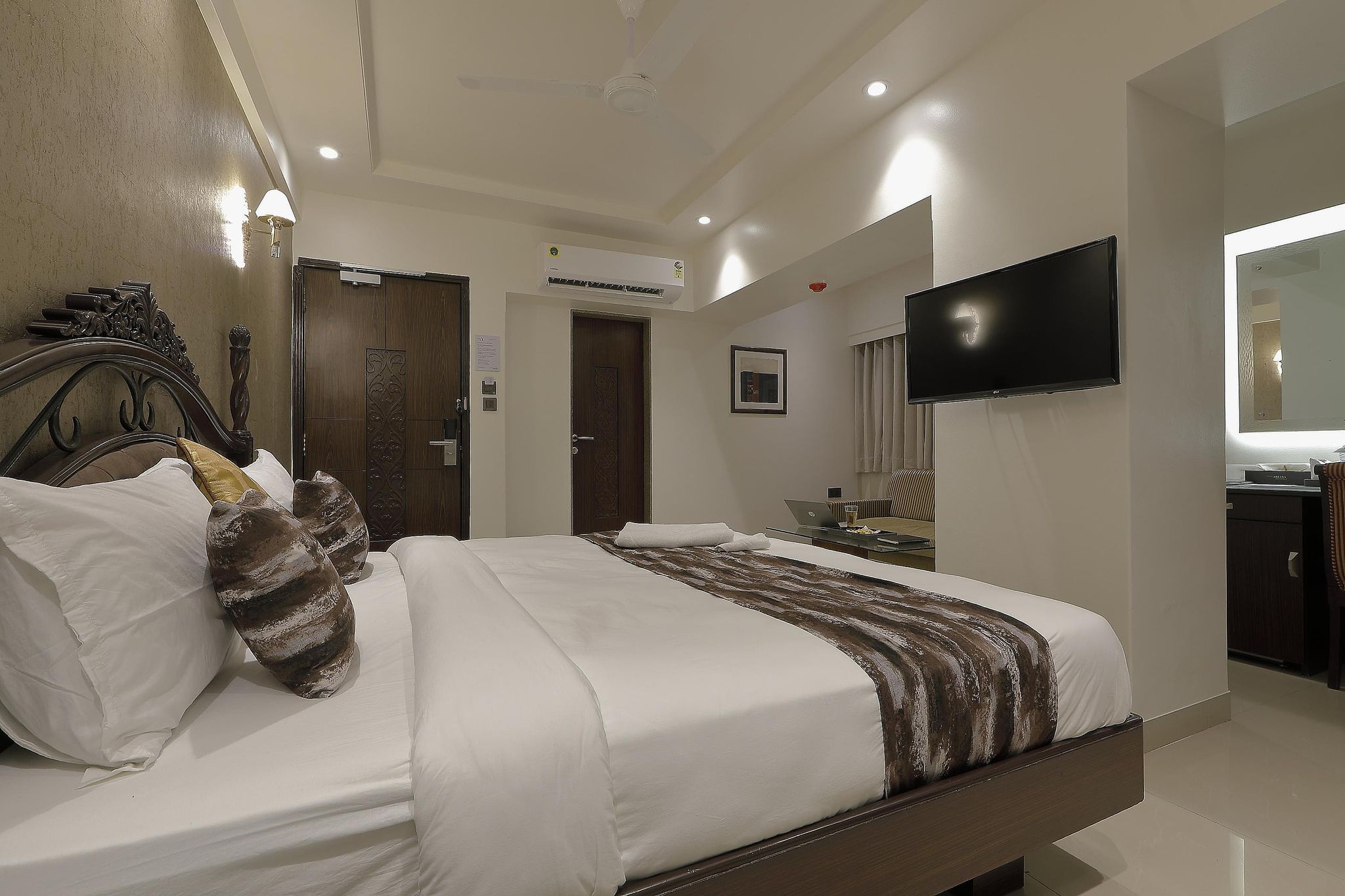 Hotel Ariana Residency Platinum Room 4