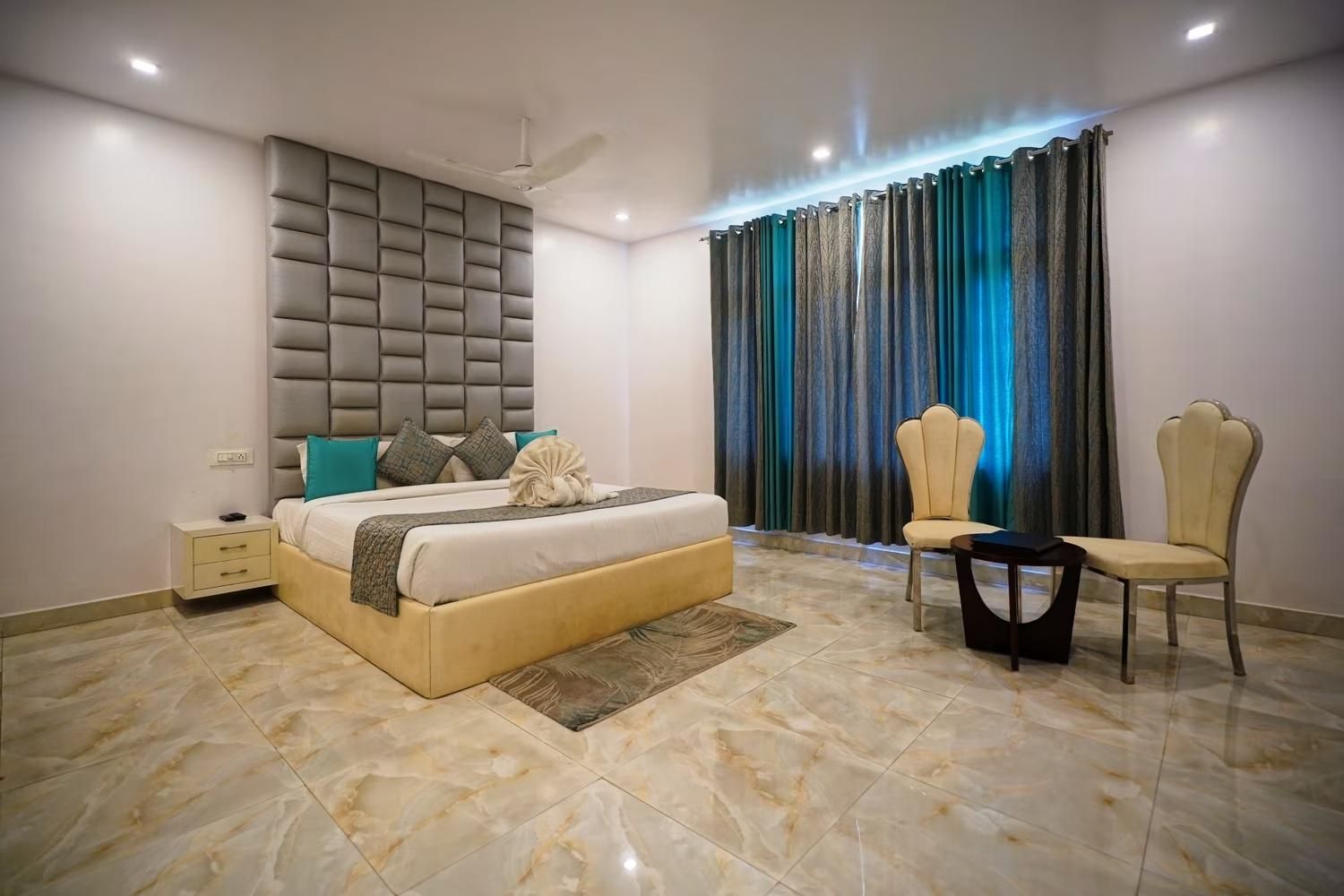 Royal Suite with Bathtub Room