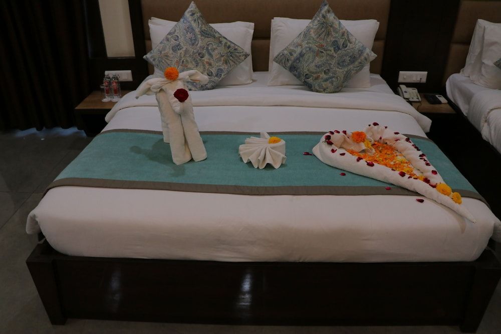Hotel Clarks Inn Express Bharatpur Deluxe Room 2