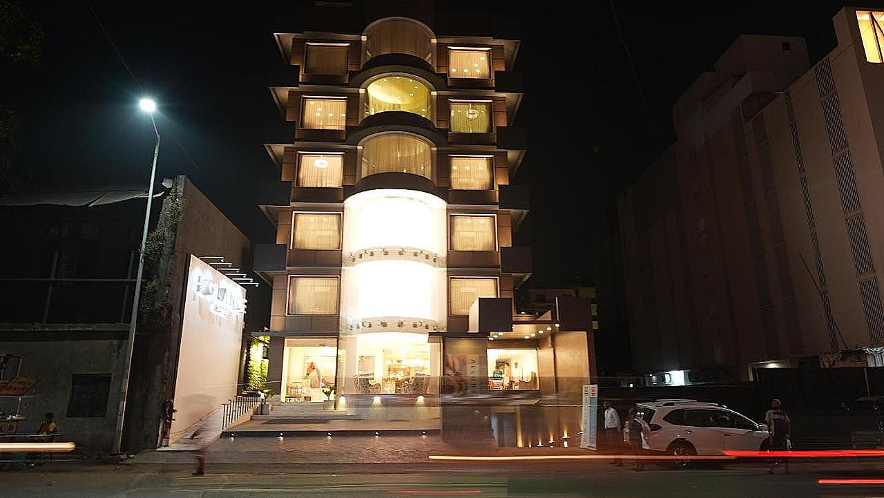 undefined De Glance Hotel - Surat 7