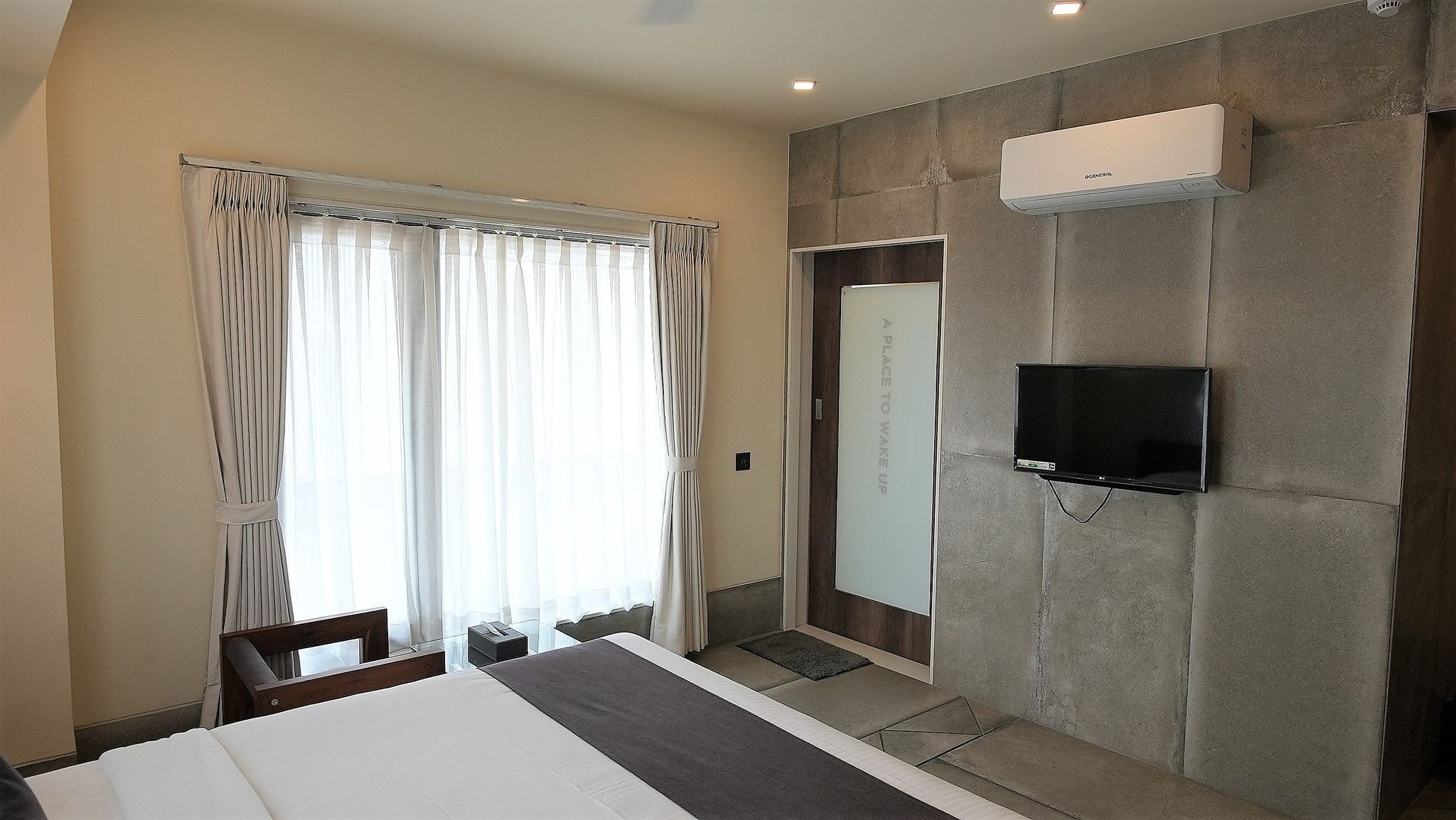 De Glance Hotel - Surat COZY ROOM 17